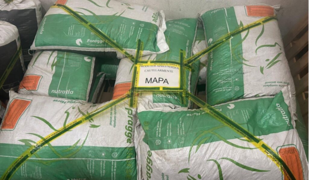Erro na produção causou contaminação de rações para cavalos